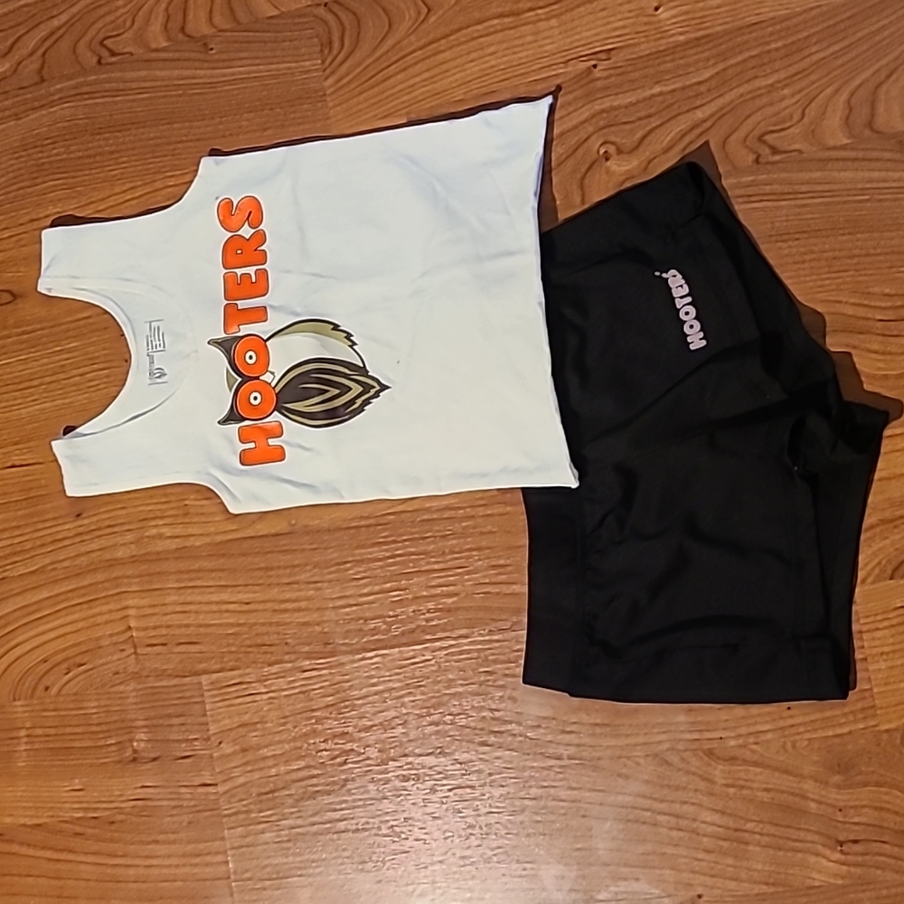 Hooter's xs uniform set